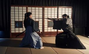 Ittōsai không tự mình chấp bút cuốn bí kíp "12 tuyệt kỹ dùng kiếm" mà chỉ dạy các đệ tử theo học phái kiếm Ittō-ryū.